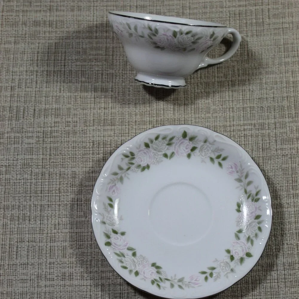 Sheffield Fine China Japan Classic 501 Set of 4 Tea Cups and Saucers